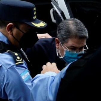 Expresidente Juan Orlando Hernández mantendrá prisión preventiva previo a su extradición