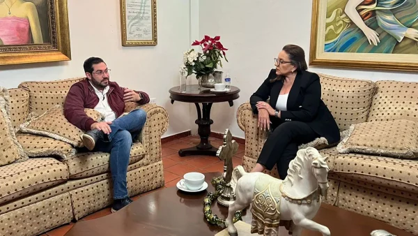 La presidenta Xiomara Castro en reunión con el diputado Jorge Cálix